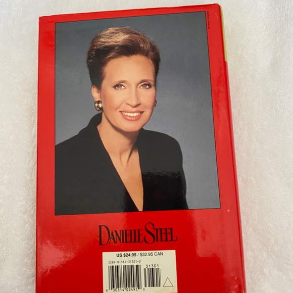 ANoval by Danielle Steel Silent Honor - Picture 2 of 2